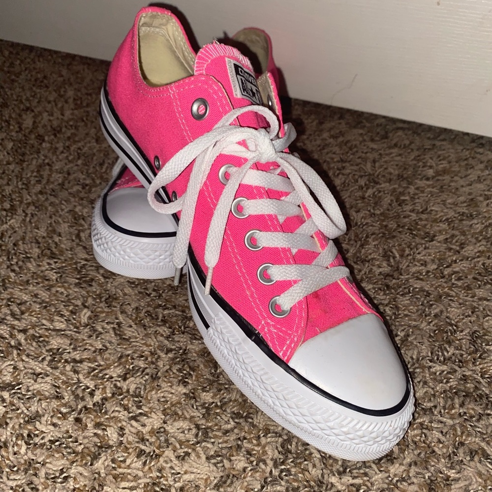 W/ size 11 m/ size 9 Highlighter pink converse
